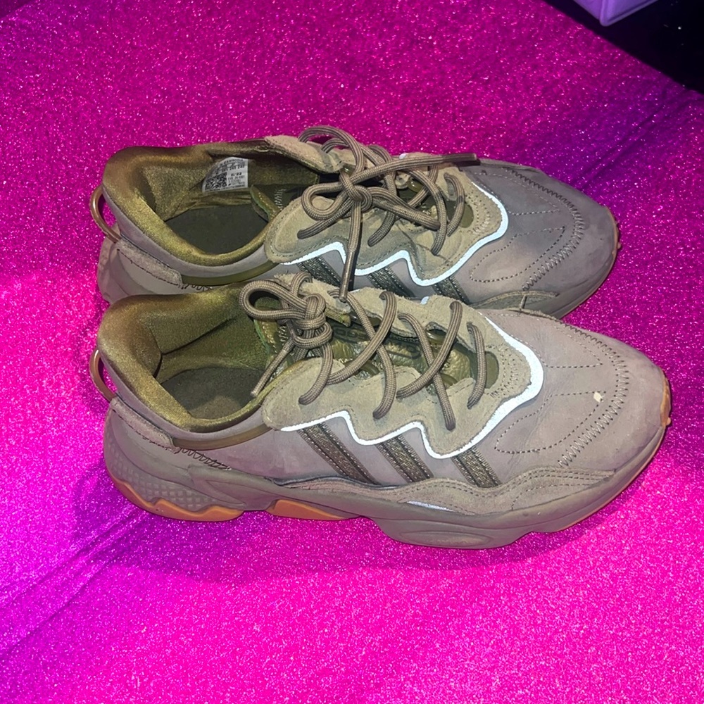 Olive Green Adidas‼️